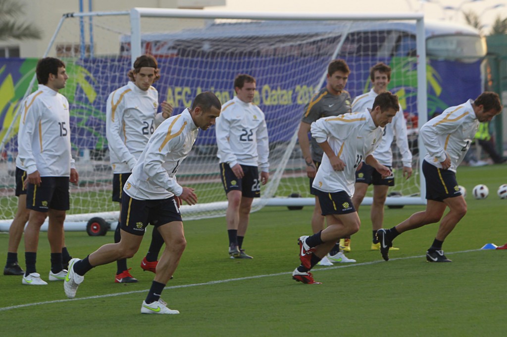 Timnas Australia sedang melakukan pemanasan dalam satu sesi latihan di Piala Asia, Doha, Qatar