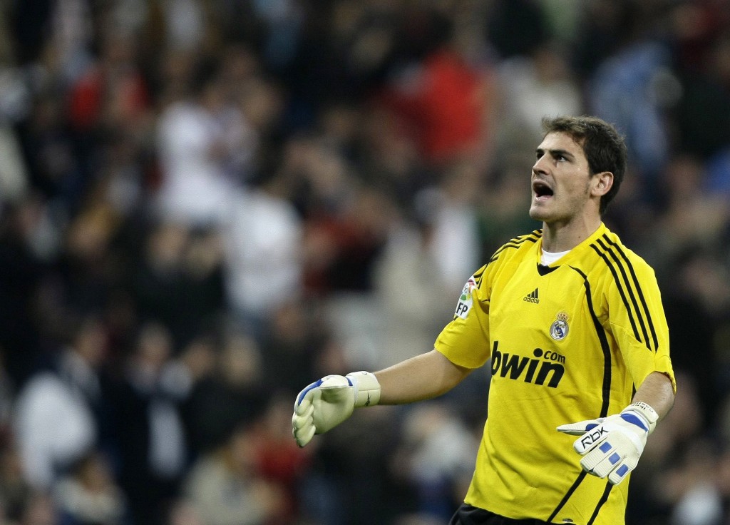 Kiper Real Madrid, Iker Casillas akan memimpin timnya mencuri gol away, saat bertandang ke markas sevilla dalam laga leg pertama semifinal Copa Del Rey