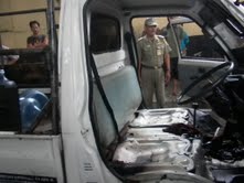 mobil terbakar
