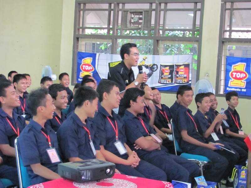 Beri Materi (SOLOPOS/Eni Widiastuti)
