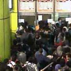 Calon pemudik antre tiket di Gambir