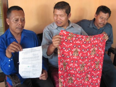 KELUHAN -- Para orangtua murid di Karanganyar sudah banyak yang mengeluhkan biaya pembelian seragam yang dinilai kurang wajar. (JIBI/SOLOPOS/dok)