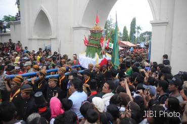 GUNUNGAN grebeg mulud