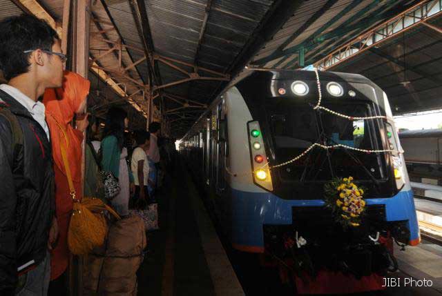 Kereta Rel Disel Indonesia (KRDI) hasil produksi PT Industri Kereta