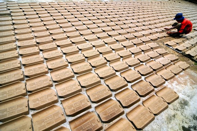 080212_DPE_SOLO_PRODUKSI GENTENG1