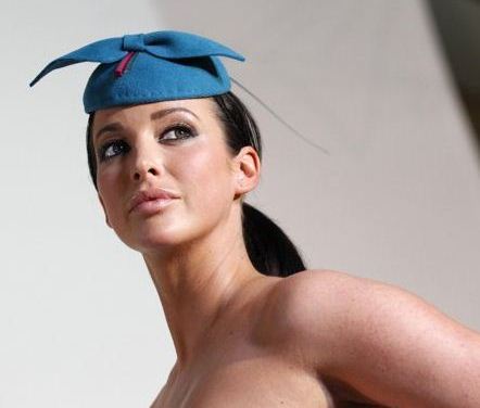BOYOLALIPOS dot COM : WOW! MODEL TELANJANG di London Fashion Week - di