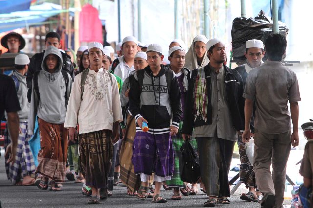 Para Tamu dari berbagai penjuru tanah air Selasa (13/2) mulai berdatangan untuk mengikuti Haul Habib Ali bin Muchammad bin Husein Al-Habsyi di Mesjid Riyadh, Pasarkliwon, Solo. Haul tersebut akan dilaksanakan hari ini Rabu (13/3/2013). (Sunaryo HB/JIBI/Solopos)