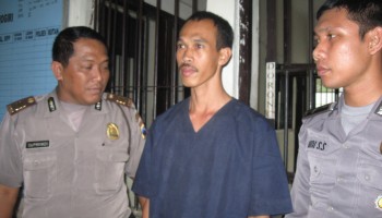 NGINTIP TETANGGA MANDI: Penjaga SD Sudah Rekam Tetangga Mandi ...