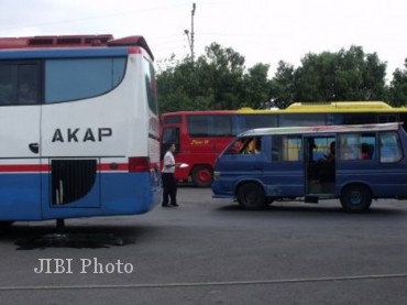 Bus AKAP-ilustrasi-Ayu Prawitasari