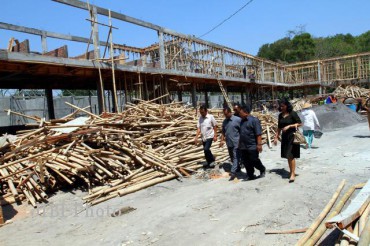 Depok, Solo, Senin (3/9/2012). Proyek pembangunan Pasar Depok tahap I