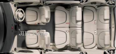 Tampilan interior Mazda Biante. (automobilesreview.com)