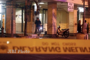 300812_PENEMBAKAN POS POLISI SINGOSAREN-MG251 _3_