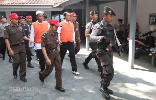 Dua terdakwa kasus bentrokan gandekan saat menjalani persidangan di PN Solo. (JIBI/SOLOPOS/Sunaryo Haryo Bayu)