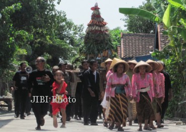 25kirab gunungan (2)