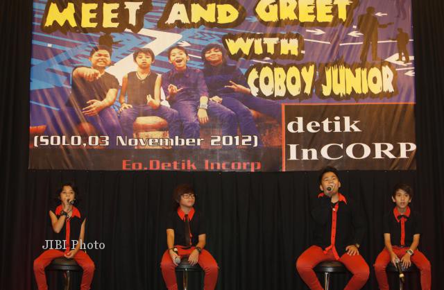 Coboy Junior tampil menghibur penggemarnya dalam acara Meet & Greet di Novotel Hotel, Solo, Sabtu (3/11/2012) malam. (Agoes Rudianto/JIBI/SOLOPOS)