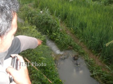 Lokasi ditemukannya potongan mayat berupa bagian perut hingga kaki, di Desa Salam, Karangpandan, Karanganyar, Kamis (20/12/2012). (Bony W/JIBI/SOLOPOS)