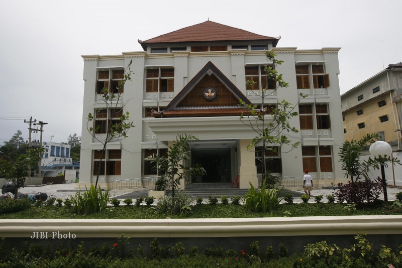 Bangunan gedung baru Kantor Dinas Pendidikan Pemuda dan Olahraga (Disdikpora) di Jl DI Panjaitan, Banjarsari, Solo, Selasa (8/1/2013). Direncanakan gedung itu akan difungsikan Februari mendatang. (Agoes Rudianto/JIBI/SOLOPOS)