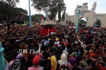 gunungan 1
