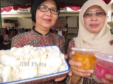 Kerupuk susu dan nata de coco hasil kreativitas ibu-ibu PKK RT 002/RW