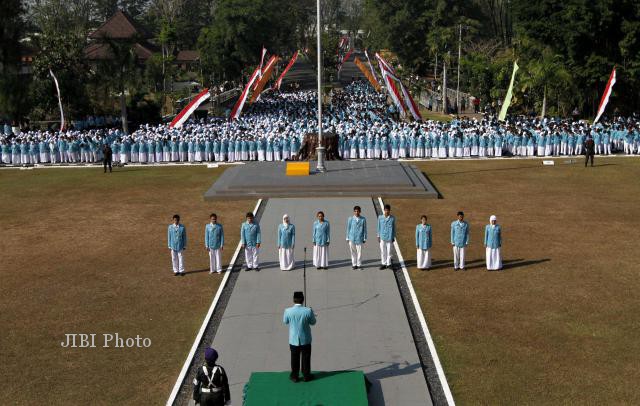 Suasana upacara penerimaan mahasiswa baru di Universitas Sebelas Maret, Solo, beberapa waktu lalu. Proses SNMPTN dimulai hari Jumat (1/2/2013) ini dengan sistem yang berbeda dengan yang terjadi tahun-tahun sebelumnya. (JIBI/SOLOPOS/Burhan Aris Nugraha)