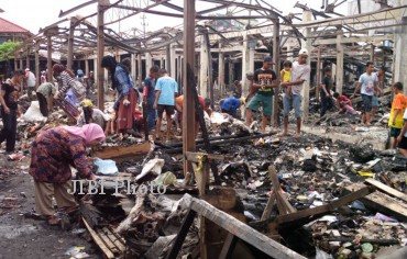 Pasar Genuk Semarang ludes terbakar, Jumat (1/3/2013). (JIBI/SOLOPOS/Insetyonoto)