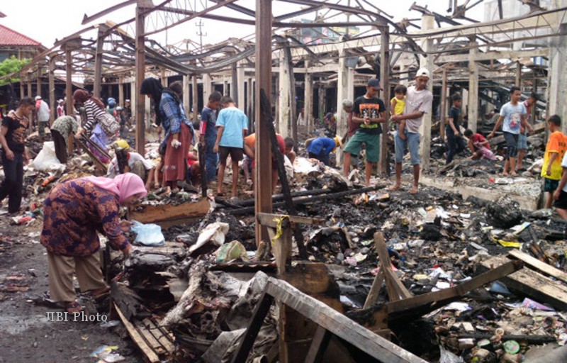 Pasar Genuk Semarang ludes terbakar, Jumat (1/3/2013). (JIBI/SOLOPOS/Insetyonoto)