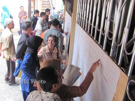 SOLOPOS.COM : GURU HONOR : Cek Nama Uji Publik, Ribuan Guru Datangi