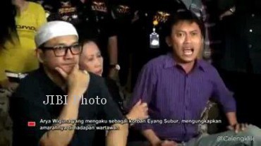 Arya Wiguna (kanan) (Youtube)