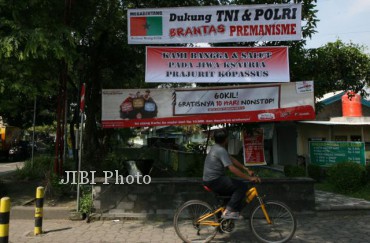 Spanduk dukung Kopassus terpasang di salah satu sudut Kota Solo belum lama ini. (Dok/JIBI/SOLOPOS)
