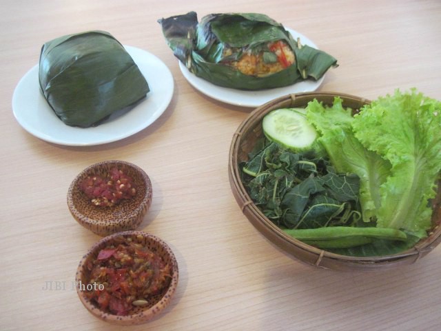 Lalapan Di Resto Bumbu Desa Solo Kurniawan JIBI SOLOPOS Lalapan Di Resto Bumbu Desa Solo Kurniawan JIBI SOLOPOS