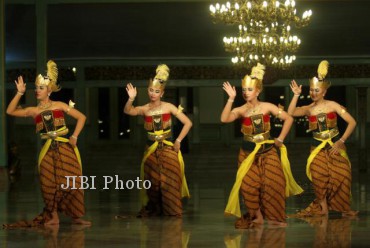 100513_SOLO_TARI GOLEK SUKORENO_BUR2