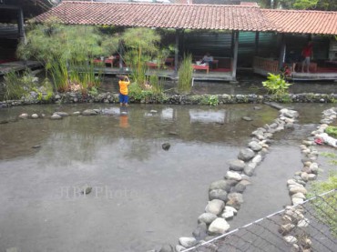 Salah satu sudut kawasan wisata air Umbul Tlatar, Boyolali. Makin beragamnya fasilitas rekreasi di tempat ini membuat jumlah pengunjung terus mengalami peningkatan. (JIBI/SOLOPOS/Iskandar)