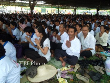 2505m121a-PRAMBANAN-Upacara waisak