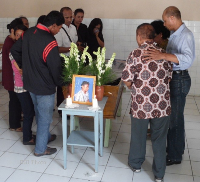 Jenazah Rido saat disemayamkan di RSUP Kariadi Semarang, Jumat (31/5/2013). (JIBI/SOLOPOS/Insetyonoto)