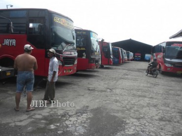 Ilustrasi bus-dok