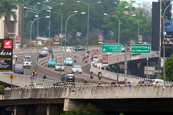 JALAN TOL TRANS JAWA: Pembebasan Lahan Ditarget Rampung 2014 Images may be subject to copyright. Find out more