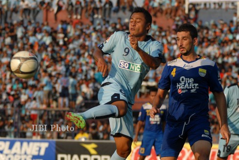 COM : ISL 2013 : Taklukan Persela 1-3, Persib Naik ke Posisi Dua - isl
