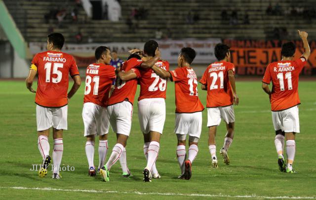http://images.solopos.com/2013/05/persija-party.jpg