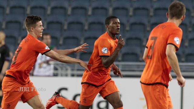 Para pemain Belanda U-21 saat merayakan golnya ke gawang Rusia U-21 pada laga penyisihan Grup B Euro U-21 di Jerusalem, beberapa waktu lalu. Belanda akan menghadapi Spanyol U-21 untuk memperebutkan posisi juara Grup B di Petach Tikva, Rabu (12/6/2013) tengah malam WIB. dokJIBI/SOLOPOS/Reuters
