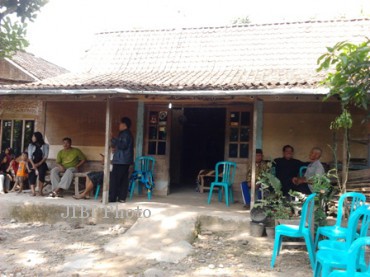 Suasana rumah korban pembunuhan di Sambungmacan, Minggu (23/6/2013). Espos/Ika Yuniati