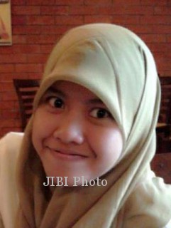 Kalis Mardi Asih kalis.mardiasih@gmail.com Mahasiswa Jurusan Pendidikan Bahasa dan Seni Fakultas Keguruan dan Ilmu Pendidikan Universitas Sebelas Maret