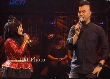 Fatin Shidqia dan Ahma Dhani saat tampil di acara Masterpiece, RCTI. (Youtube.com)