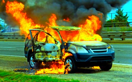 SOLOPOS.COM : Mobil Daihatsu Terbakar, Tol Kamal Macet - daihatsu