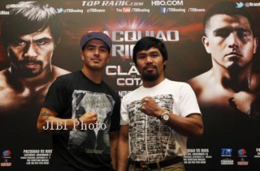 Manny Pacquiao (kanan) dari Filipina dan Brandon Rios dari AS berpose saat konferensi pers di Singapura, Jumat (2/8/2013). Pacquiao akan bertarung Rios dalam pertarungan kelas welter di Venetian Macao di Makau pada tanggal 24 November. (JIBI/Reuters/Edgar Su)