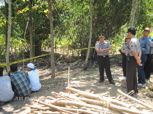 Kapolres Sragen AKBP Dhani Hernando mengunjungi lokasi pembunuhan (Sri Sumi Handayani/JIBI/Solopos)