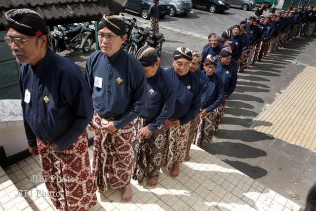 Caosan Abdi Dalem Tidak Untuk Belanja Caosan Abdi Dalem Tidak Untuk Belanja