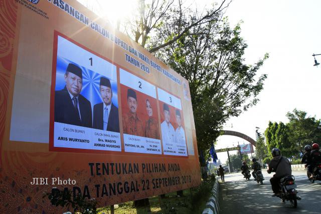 MELEWATI BALIHO CAGUB-CAWABUP KARANGANYAR