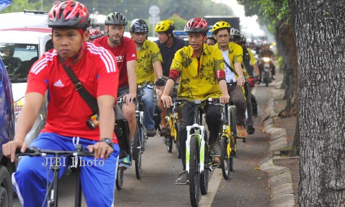 KAMPANYEKAN BERSEPEDA KE SEKOLAH