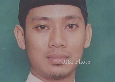 Nur Alam Windu Kuncoro nurosolo@yahoo.com Peminat kajian sosial, politik, dan ekonomi Anggota Hizbut Tahrir Indonesia