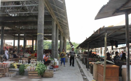 Pasar Percontohan Sentolo sepi, Rabu (1/1/2014). (JIBI/Harian Jogja/Switzy Sabandar)